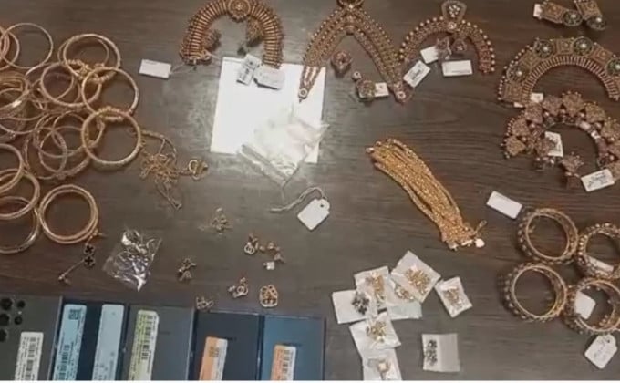 passenger from dubai arrested with gold valuables worth millions at lahore airport